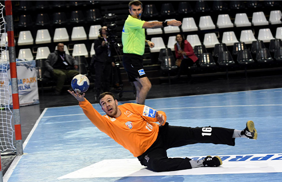 mohsen babaSafari playing handball (left image)